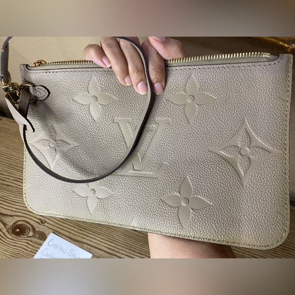 Louis Vuitton Neverfull MM Pouch Authentic - Picture 8 of 16